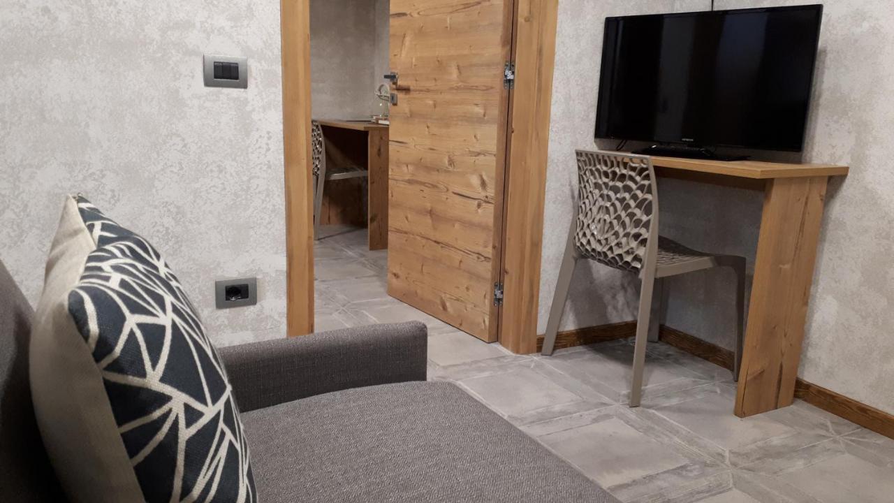Hotel Bed & Rooms , Corte Rossa -1 Min Walk To Bernina Express تيرانو المظهر الخارجي الصورة
