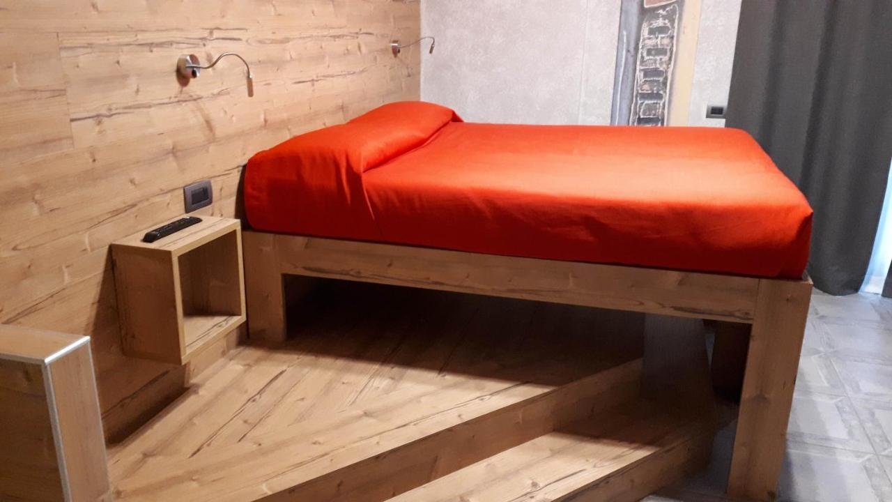 Hotel Bed & Rooms , Corte Rossa -1 Min Walk To Bernina Express تيرانو المظهر الخارجي الصورة