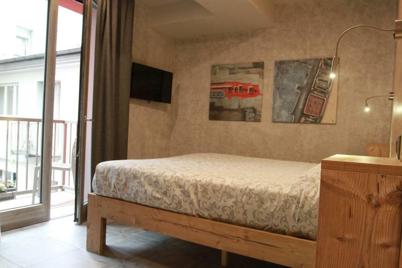 Hotel Bed & Rooms , Corte Rossa -1 Min Walk To Bernina Express تيرانو المظهر الخارجي الصورة